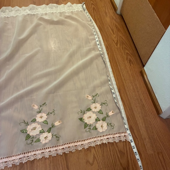 Vintage Curtains 8 Panels 3 Valences Ivory w/Peach and Green Flowers Poly EUC - Picture 5 of 10
